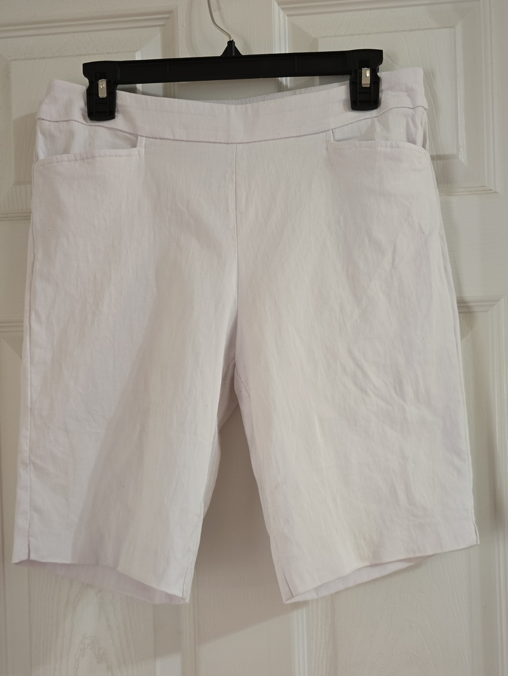 Time and Tru White Pull-On Bermuda Shorts